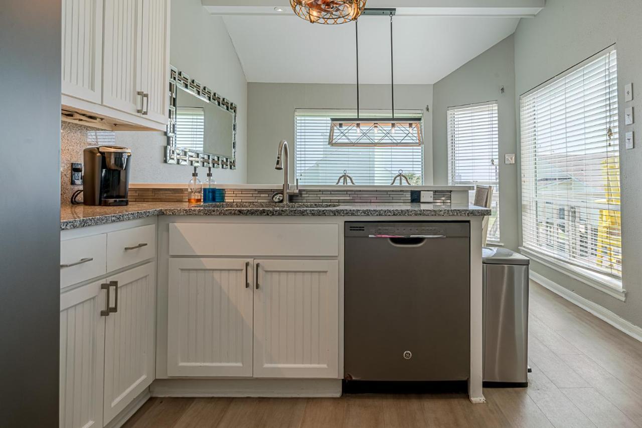 Hot Tub - Ocean Views - Steps To Private Beach - Quiet Location Galveston Exterior foto